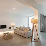 בית נופש Beautiful 3 Bedroom In Lisbon South Bay אלמאדה