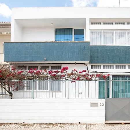 Beautiful 3 Bedroom In Lisbon South Bay Сasa de vacaciones *