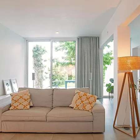 Beautiful 3 Bedroom In Lisbon South Bay ألمادا