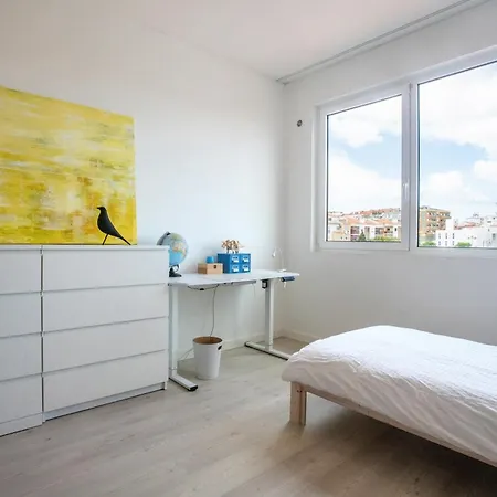 Beautiful 3 Bedroom In Lisbon South Bay * Almada