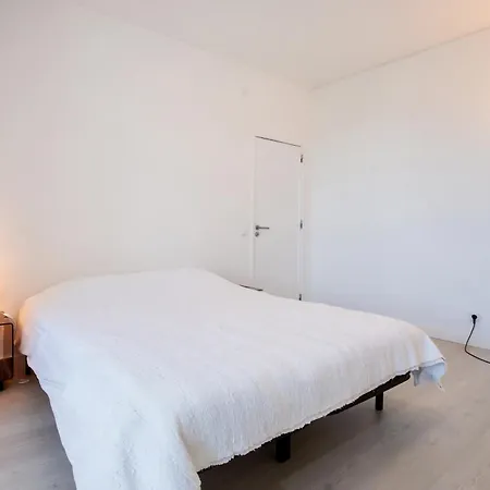 Beautiful 3 Bedroom In Lisbon South Bay ألمادا