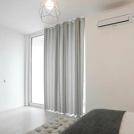 Beautiful 3 Bedroom In Lisbon South Bay Holiday home *