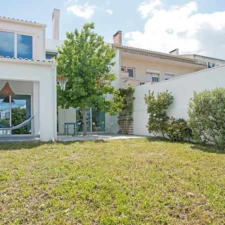 Beautiful 3 Bedroom In Lisbon South Bay Сasa de vacaciones