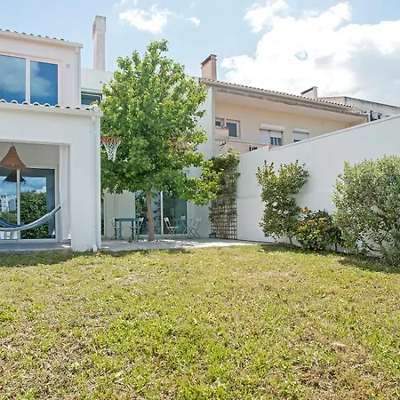 Beautiful 3 Bedroom In Lisbon South Bay Holiday home
