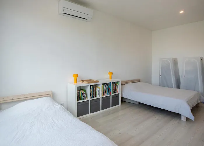 Beautiful 3 Bedroom In Lisbon South Bay * Almada