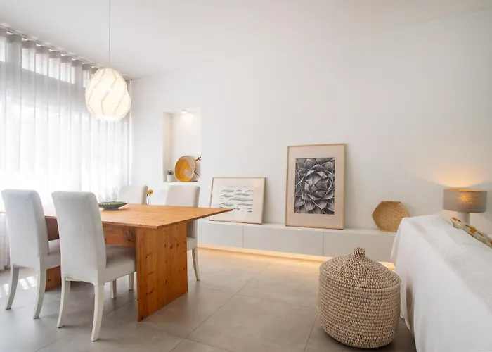 Beautiful 3 Bedroom In Lisbon South Bay Almada