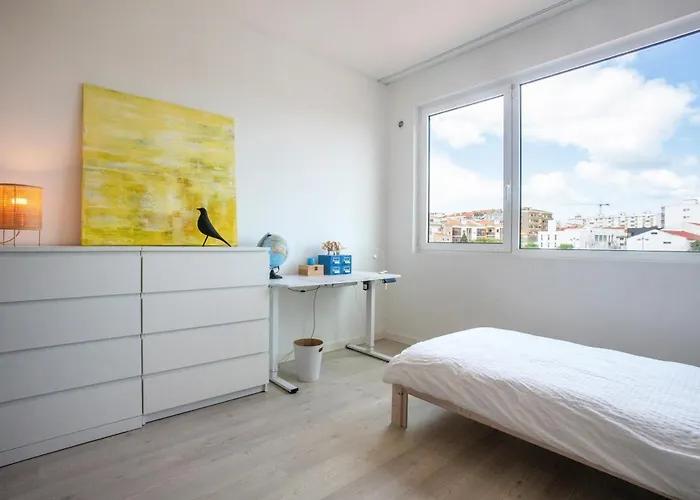Beautiful 3 Bedroom In Lisbon South Bay * Almada