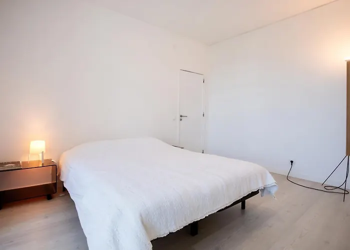 Beautiful 3 Bedroom In Lisbon South Bay Almada
