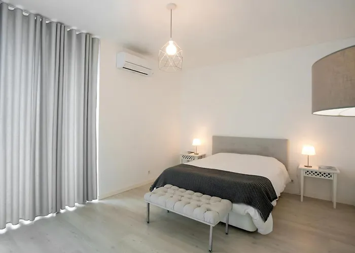 Beautiful 3 Bedroom In Lisbon South Bay Almada