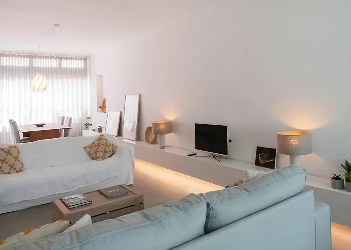 Beautiful 3 Bedroom In Lisbon South Bay * Almada