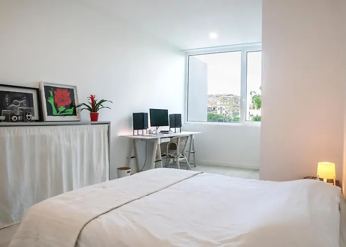 Beautiful 3 Bedroom In Lisbon South Bay Almada