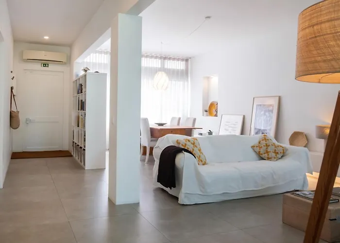 Beautiful 3 Bedroom In Lisbon South Bay * Almada